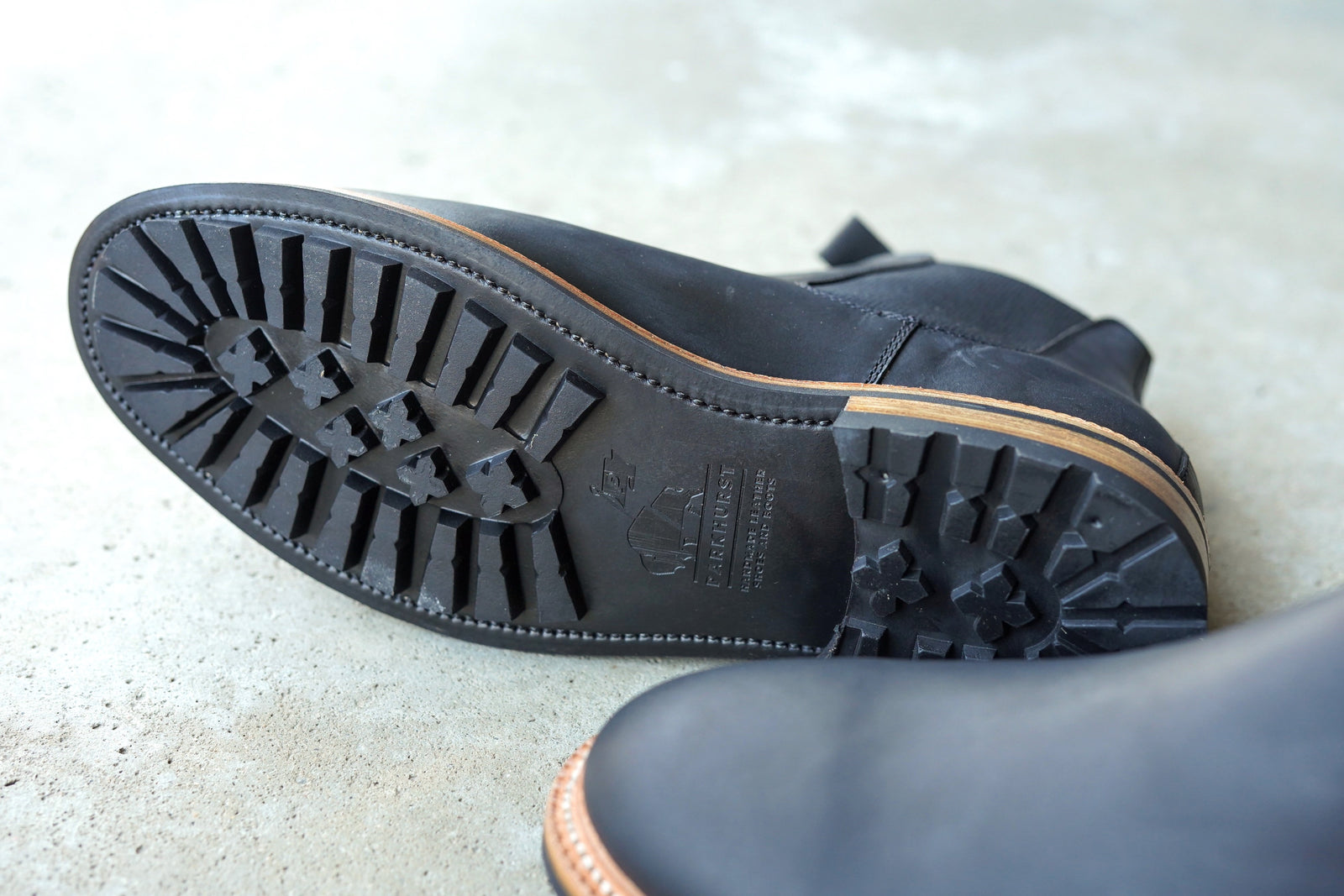 The Elmwood - Black Waxed Veg Tan (618) – Parkhurst Brand LLC