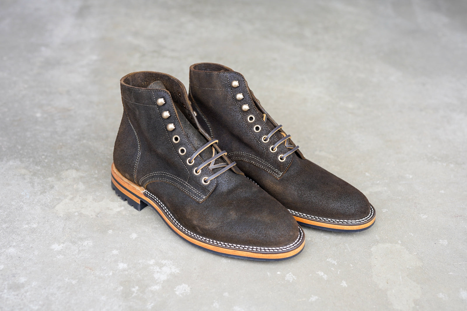The Allen Stitchdown - Dark Olive Waxed Rough-out (618