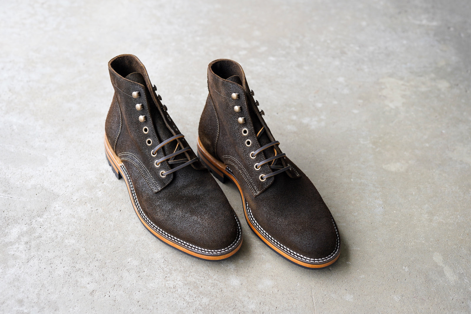 The Allen Stitchdown - Dark Olive Waxed Rough-out (618